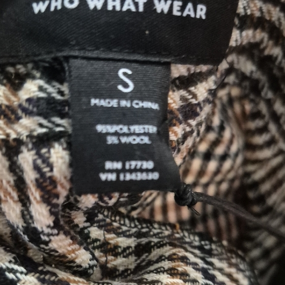 Elastic Waist Houndstooth Midi Skirt in Black and Cream - Picture 11 of 11